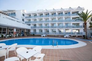 Бассейн в Hotel Villa Flamenca или поблизости