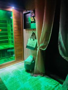 Fotografie z fotogalerie ubytování Charmant chalet avec jacuzzi, L'île Ô Vert v destinaci Saint-Philippe