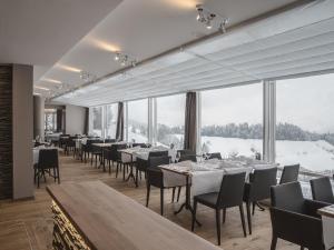 Výhled na řeku, která protéká v blízkosti hotelu