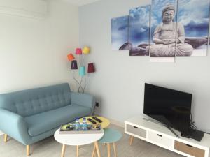 TV a/nebo společenská místnost v ubytování Chez Jojo & Cassi