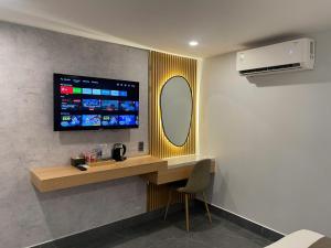 TV a/nebo společenská místnost v ubytování LION 9 HOTEL