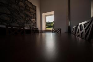 a dining room with a table and chairs and a window at Casa do Simão in Nordeste