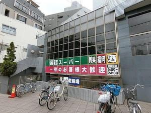 新宿の一軒家貸切 駐車場付 3寝室7ベッド 東新宿駅徒歩9分 新宿渋谷原宿エリアの敷地内または近くで楽しめるサイクリング
