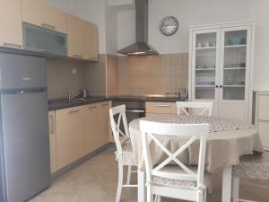 Kjøkken eller kjøkkenkrok på Apartment Maestral