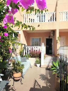 Vonkajšia záhrada v ubytovaní La Zenia Holiday Home