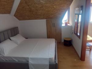 En eller flere senger på et rom på anjel home