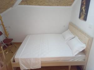 En eller flere senger på et rom på anjel home