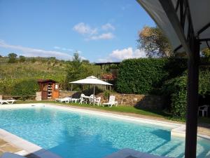 The swimming pool at or close to Terre di Melazzano - Le Case di Patrizia