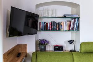 Telewizja i/lub zestaw kina domowego w obiekcie Ferienhaus Burgenland 2
