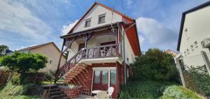 Το κτήριο όπου στεγάζεται  το διαμέρισμα