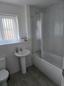 Un baño de Alyc-home 23 fotos más