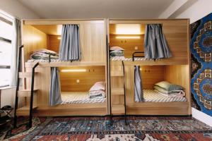 Good Morning International Chain Hostel Of Yining City客房内的一张或多张床位