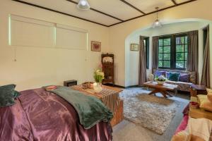 Khu vực ghế ngồi tại Selwood Cottage