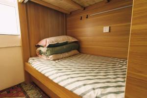 Good Morning International Chain Hostel Of Yining City客房内的一张或多张床位