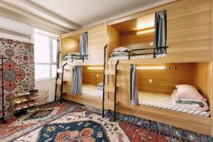 Good Morning International Chain Hostel Of Yining City客房内的一张或多张床位