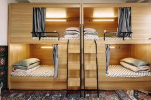 Good Morning International Chain Hostel Of Yining City客房内的一张或多张床位
