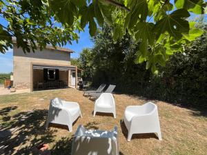 Κήπος έξω από το Jolie Maison avec Balnéothérapie