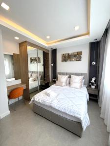 Katil atau katil-katil dalam bilik di Zensiri Beautiful Brand New Pool Villa 3 BDR