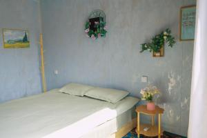 Good Morning International Chain Hostel Of Yining City客房内的一张或多张床位