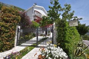 a gate in front of a house with flowers at Apartments Biga in Donji Morinj