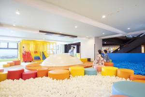 a room filled with lots of chairs and a table at Ooedo Onsen Monogatari Hotel Ranpu in Hirado