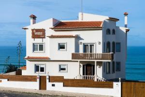 Gallery image of Laneez Ericeira Surf House in Ericeira