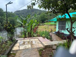 Loodusmaastik talumajutuse lähedal