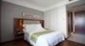 Yitel Collection Hangzhou Binjiang Jiangnan Avenue Baolongcheng客房内的一张或多张床位