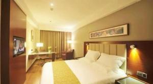 Yitel Collection Hangzhou Binjiang Jiangnan Avenue Baolongcheng客房内的一张或多张床位