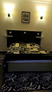 A bed or beds in a room at Hotel la brise