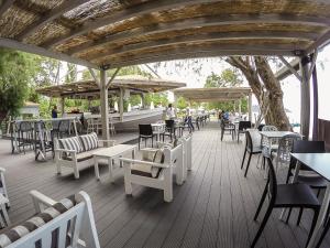 A restaurant or other place to eat at Olive Press Hotel & Apartments