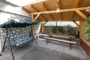 Patio alebo iná vonkajšia časť ubytovania Total Relax Apartmanház