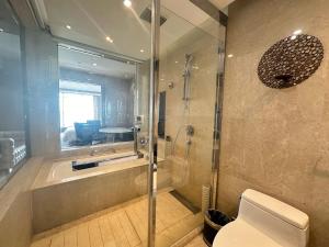 Koupelna v ubytování Suning Universal Hotel ALL-SUITES