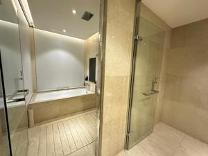 Koupelna v ubytování Suning Universal Hotel ALL-SUITES