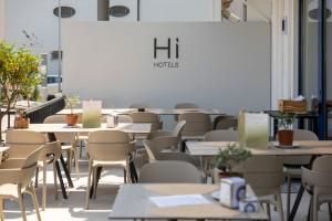 Restoran või mõni muu söögikoht majutusasutuses Hi Hotels Riva del Garda