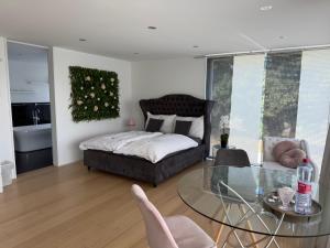 Postel nebo postele na pokoji v ubytování Deluxe Doppelzimmer mit Pool und Aussicht + 32 fotografií