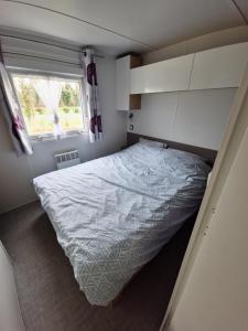 Postel nebo postele na pokoji v ubytování Mobilhome 6 personnes + 9 fotografií