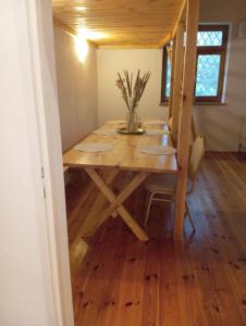 a dining room with a table in a tiny house at U Poli w Gaju in Zbiczno +10 photos
