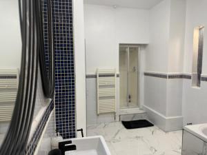 Un baño de Trendy, Liverpool City Centre Escape 18 fotos más