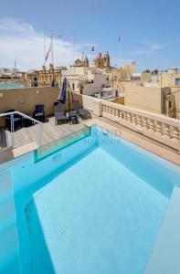 Πισίνα στο ή κοντά στο Casa Dell'Arte in Ghaxaq Rooftop Pool & Garage
