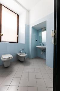 Koupelna v ubytování MAB - Maison des Artistes Bard + 26 fotografií