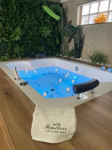 Πισίνα στο ή κοντά στο Memories Loft and Spa - Paris
