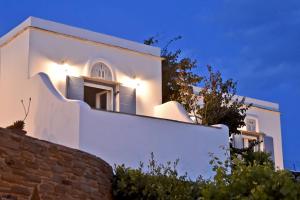 a white house with lights on the side of it at Crystal View in Triandáros