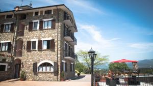 a building with a street light in front of it at Antiche Terre Hotel & Relax in Pignone