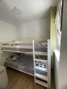 Ένα ή περισσότερα κρεβάτια σε δωμάτιο στο Travel Home