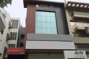 Gallery image of Qotel Express Sandberry Prashant Vihar in New Delhi +35 photos