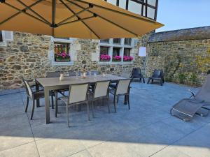 Patio nebo venkovní prostory v ubytování Les chambres de la Vaulx-Renard