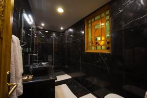 Koupelna v ubytování Riad Amor - Suite & Spa