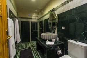 Koupelna v ubytování Riad Amor - Suite & Spa