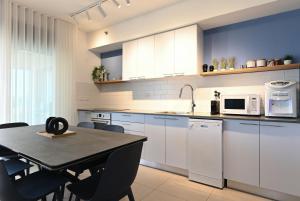 Φωτογραφία από το άλμπουμ του Yalarent C Kinneret Amazing Apartments σε Migdal